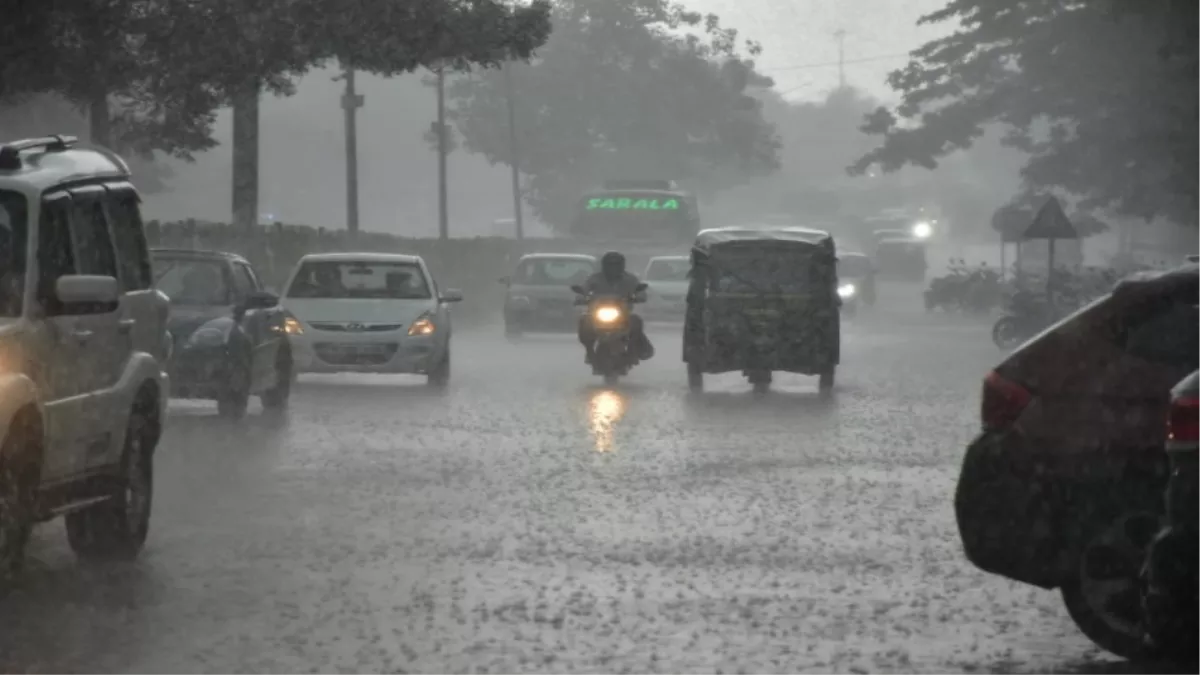Uttarakhand में मौसम: आठ जिलों में भारी बारिश का रेड अलर्ट जारी किया गया, 26 राज्य हाईवे समेत 273 सड़कें बंद कर दी गई हैं